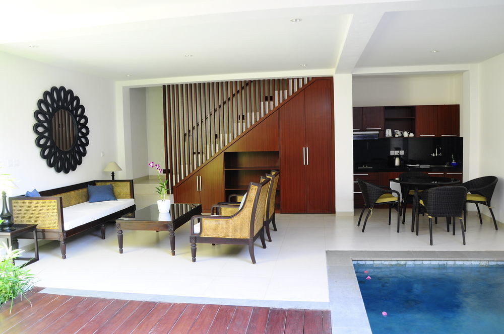 Puri Mesari Hotel Санур Экстерьер фото