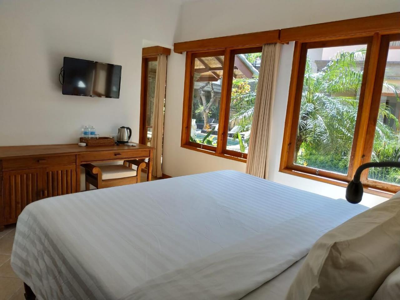 Puri Mesari Hotel Санур Экстерьер фото